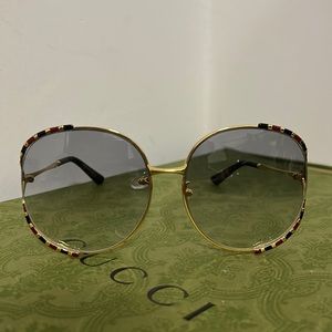 USED GUCCIN WOMEN SUNGLASSES 🕶️